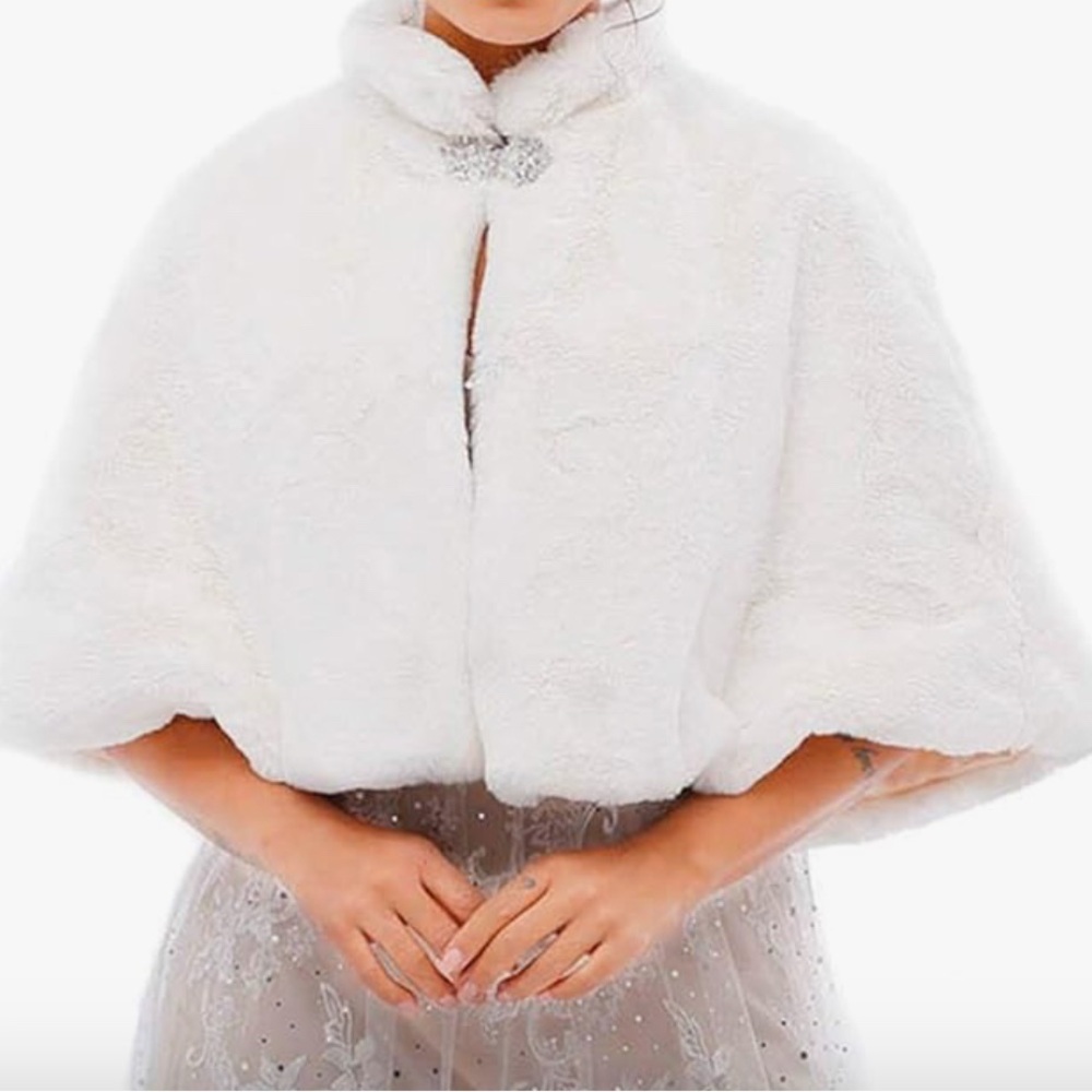 Women’s Faux Fur Bridal Wrap/Cape OS